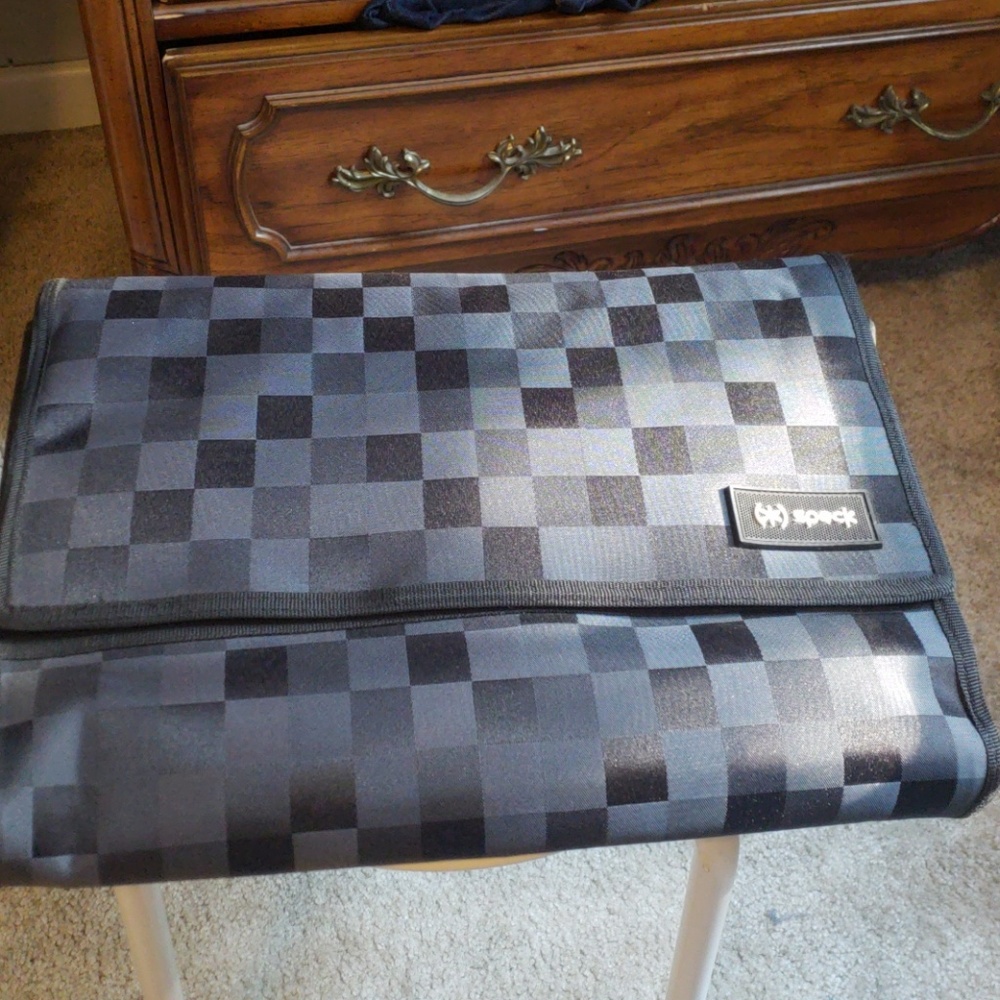 Speck computer/messenger bag.